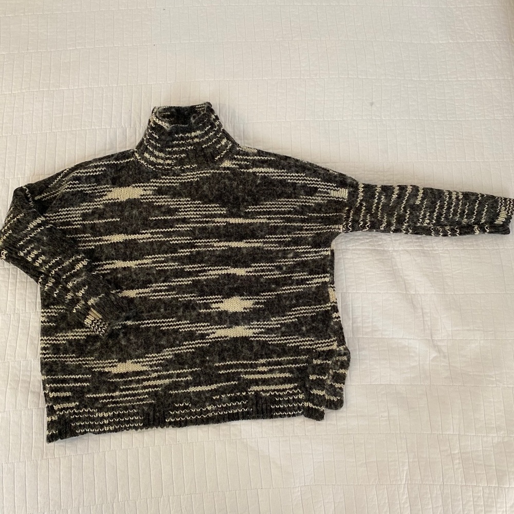 525 America Sweater in excellent condition